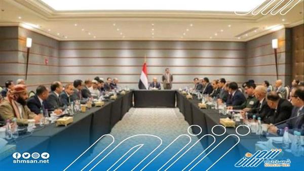 الاستقرار المعيشي أهم الملفات في أول اجتماع لمجلس القيادة الرئاسي