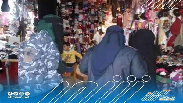 الشرطة النسائية تعيد طفلا تاه عن أسرته بمدينة المكلا