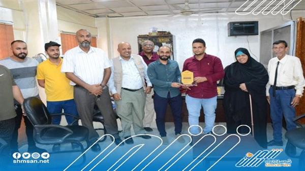 السلطة المحلية بصيرة تكرم مدير المنطقة الأولى بمؤسسة مياه عدن أحمد خالد