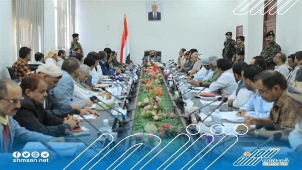 العرادة يناقش أضرار الأمطار والسيول 