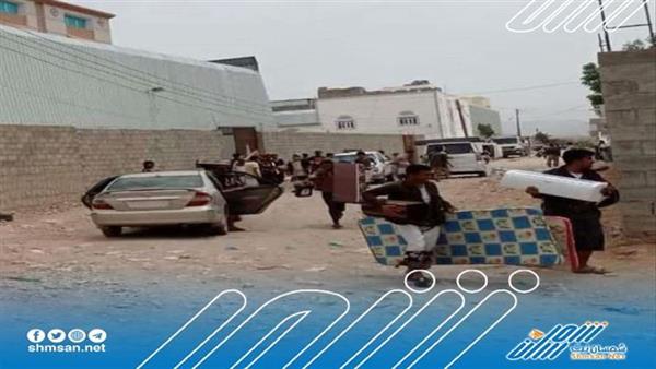 عاجل/ بعد السيطرة على العاصمة عتق .. مواطنون ينهبون منزل لعكب