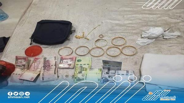 شرطة فوة تلقي القبض على شخص قام بسرقة ذهب ومبلغ مالي