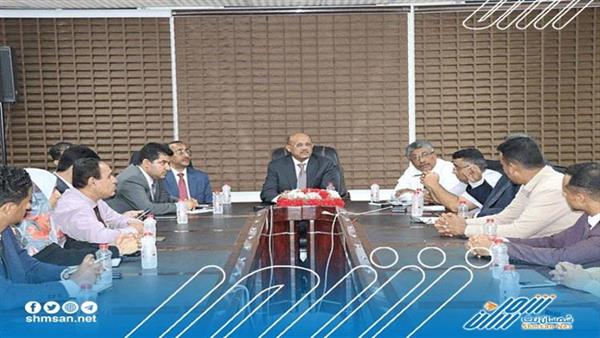 غالب يناقش مع البنوك الخاصة جهود إعادة تعاملاتهم مع البنوك الإقليمية والدولية 
