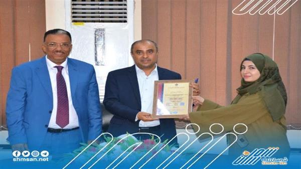 بن بريك يستلم شهادة الايزو العالمية الممنوحة لمصلحة الجمارك