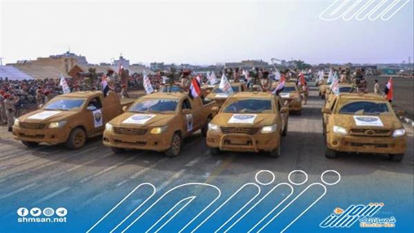 شاهد.. ظهور سيارات الأمم المتحدة في العروض العسكرية الحوثية