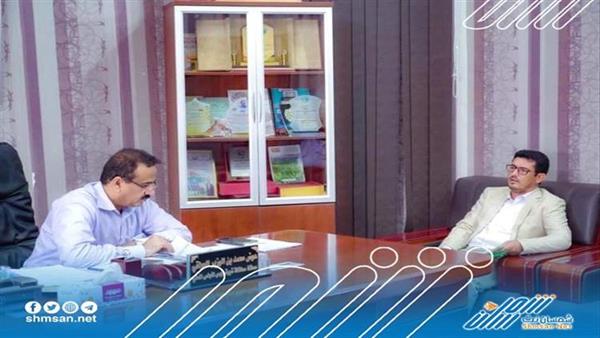 المحافظ بن الوزير يلتقي مدير عام صندوق الطرق والجسور في شبوة لِلاطلاع على تقرير حول مستوى الأضرار ومناقشة سير العمل في عدد من المشاريع الحيوية
