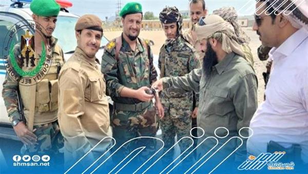 الوالي يُسّلِم قيادتا حزام لحج وأبين الدلتا عدد من الدوريات الامنية