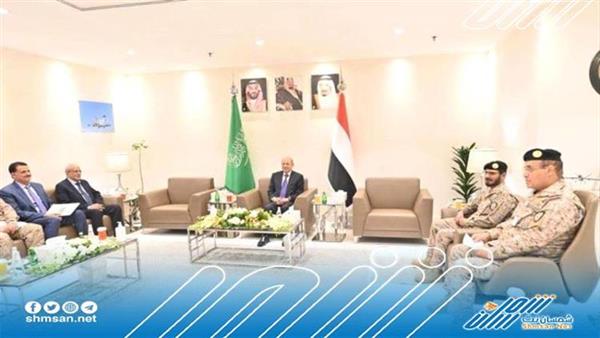 العليمي يترأس اجتماعا لقيادة القوات المشتركة للتحالف العربي غداة مباحثات عسكرية سعودية إماراتية بشأن اليمن