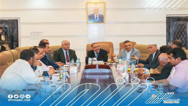 اجتماع وزاري يناقش تنظيم حركة النقل الثقيل في ميناء عدن 