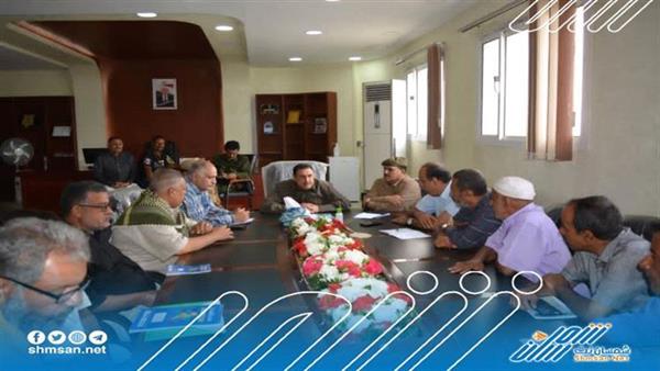 مدير أمن العاصمة عدن يلتقي رؤساء اللجان المجتمعية لمناقشة التنسيق بين اللجان والأمن