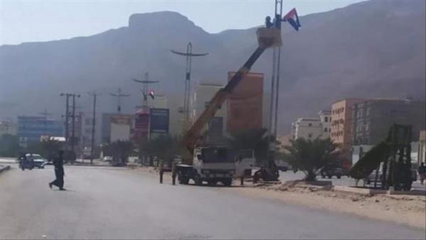 خطوة استفزازية...مليشيات الاخوان تزيل اعلام الجنوب من شوارع سيئون 