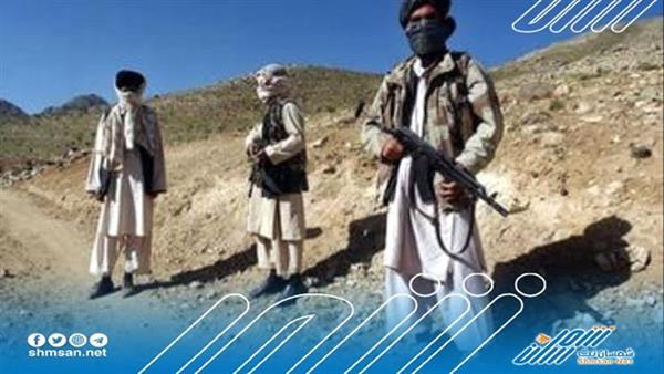 متطرفون ينتزعون أسلحة رجال شرطة ويعتقلونهم في باكستان 