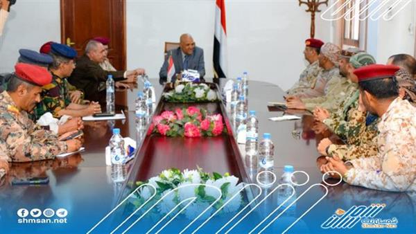 اللجنة العسكرية والأمنية المشتركة تلتقي باللجنة الأمنية والقيادات العسكرية في تعز