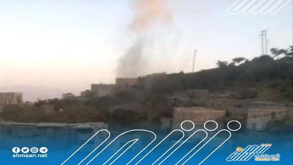 عصابة الحوثي تُحرق منزل مواطن في تعز