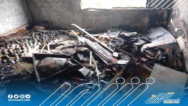 عدن.. حريق يلتهم منزل أسرة بالكامل بمنطقة الفتح بمدينة التواهي
