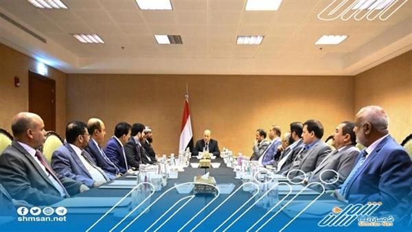 الرئيس العليمي يدعو إلى دعم المقاومة الشعبية في مناطق المليشيات