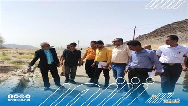 فريق فني من عدن يطلّع على الأضرار بالطرقات في شبوة