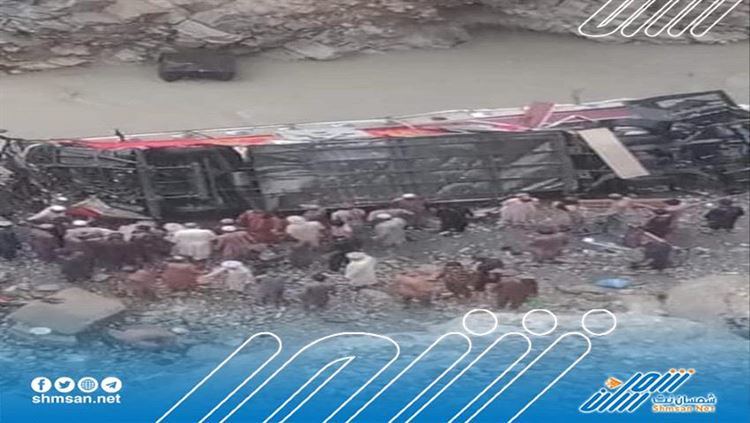 19 قتيلا بسقوط حافلة في واد عميق في باكستان