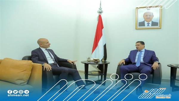 وزير الخارجية يلتقي السفير الفرنسي لدى اليمن  