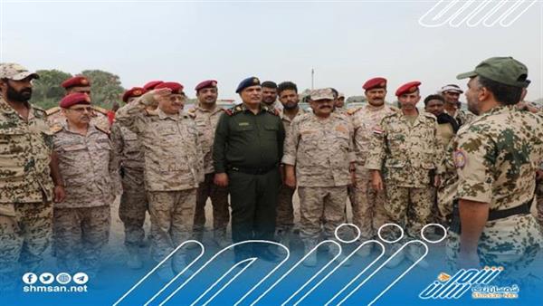 المقدشي يتفقد الوحدات العسكرية والمقاتلين في محور حيس 
