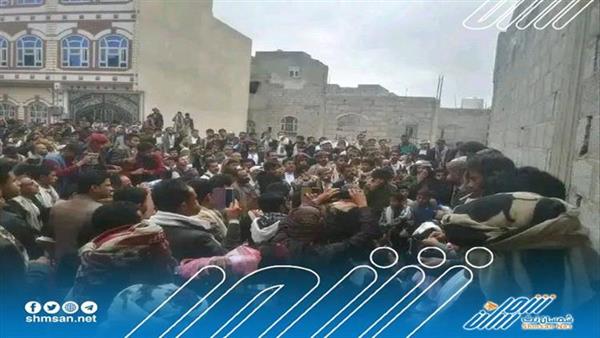 قبائل المحويت تتوافد الى صنعاء للمطالبة بالقبض على متهم مقرب من قيادي حوثي .. شاهد بالصور 