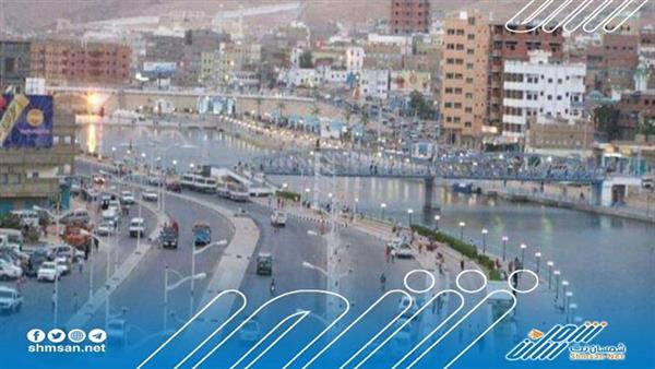 تزامناً مع قدوم الباخرة.. الرئاسة توعد بتنفيذ كل مطالب حضرموت