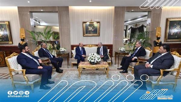رئيس مجلس القيادة يصل مصر