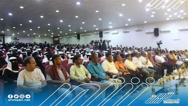 تربية حضرموت تكرم 686 طالبا 