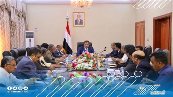 تجاهل حكومي لإنهيار الإقتصاد وهيمنة الحوثي على بنك عدن المركزي 