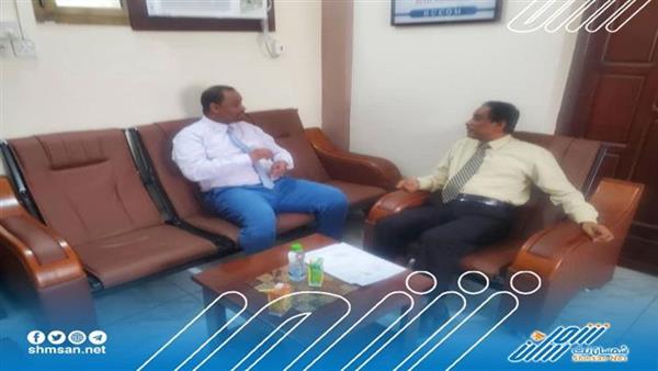 مناقشة سبل التعاون المشترك بين كلية الطب ومكتب الصحة بحضرموت