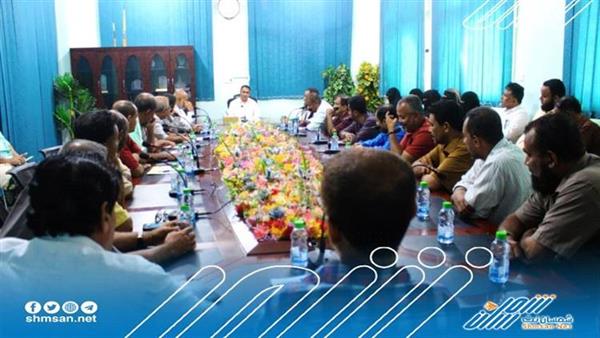 الوكيل عبدون يناقش تنفيذ خطة البرامج التدريبية لتربية حضرموت