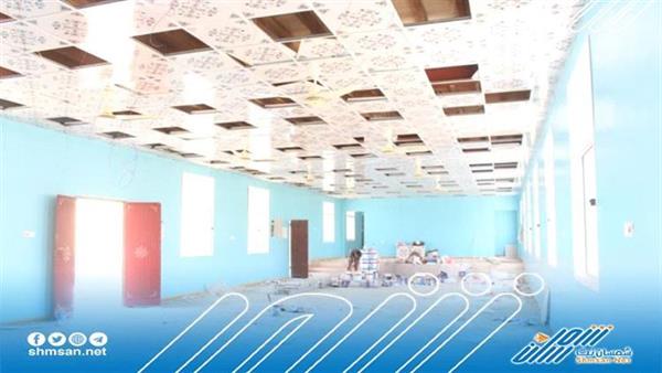 الاطلاع على سير العمل الجاري بمشروعي قاعة النشاطات والمقاصف المدرسية بالمكلا