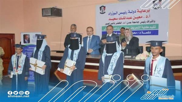 كلية التمريض جامعة عدن تحتفل بتخرج الدفعه الأولى من طلابها