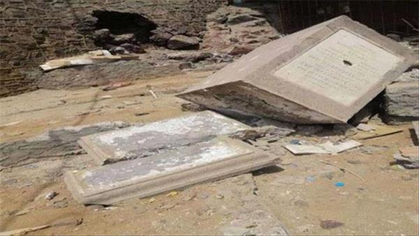 مجهولون يقدمون على تدمير نصب تاريخي بعدن 