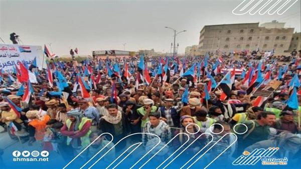 رغم محاولة ترهيبهم ... حشود شبوة كلمتهم واحدة ومطالبهم واجبة 
