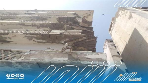 بعد حادث انهيار عمارة الرويشان .. توجيهات عاجلة لإزالة الشرفات المتهالكة في شارع الشهيد مدرم بالمعلا 