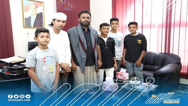 الشيخ بن حبريش يلتقي فرقة النقاء الإنشادية بالمكلا