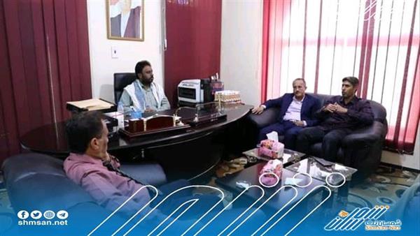 استعراض جهود التغلب على اشكاليات الانقطاعات المستمرة في التيار الكهربائي بساحل حضرموت