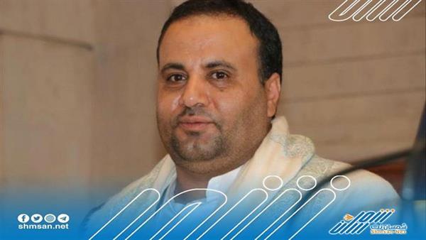 عاجل/ الحوثيين يجبرون موظفي الدولة على زيارة قبر صالح الصماد