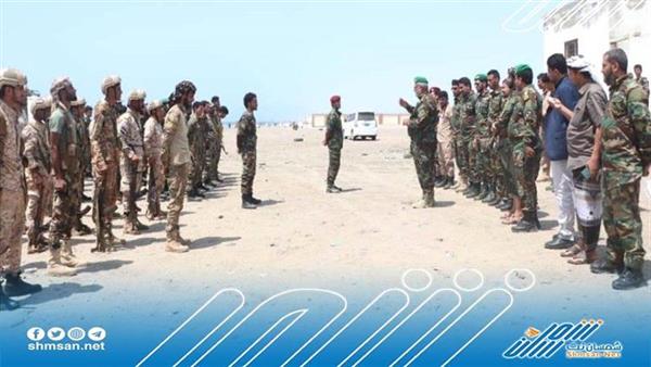 قيادة الحزام الأمني تقدم لافرادها المرابطين في المنافذ الرئيسية للعاصمة عدن التهاني بمناسبة العيد   