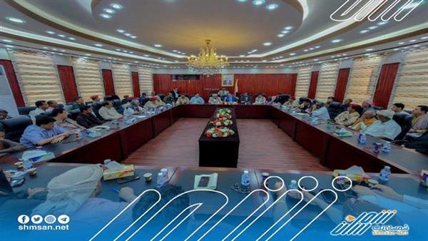 محافظ المهرة يشدد على ضرورة مضاعفة الجهود وتعزيز دور المؤسسات وتحسين الخدمات