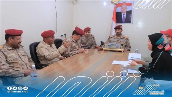 رئيس الأركان يناقش مع مندوب الصليب الأحمر أوضاع المختطفين في سجون الحوثيين
