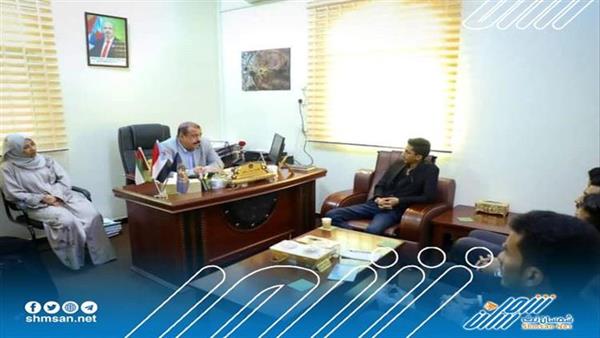 اللواء بن بريك يستقبل عدداً من خريجي قسم العلوم السياسية “دفعة السلام” جامعة عدن.