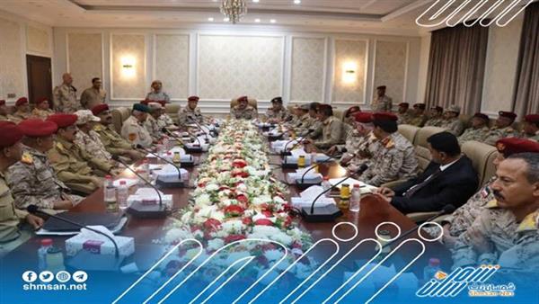 عاجل/ وزير الدفاع يعقد اجتماعا موسعا بكبار قادة القوات المسلحة ورؤساء الهيئات  