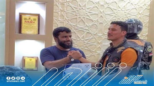 قائد قوات حرس المنشآت يكرم رئيس اتحاد الفروسية بالحديدة