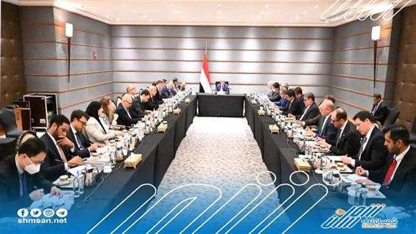 رئيس مجلس القيادة الرئاسي يلتقي سفراء الدول دائمة العضوية والاتحاد الأوروبي