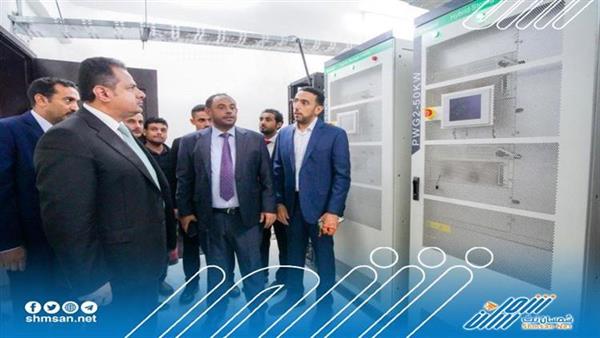 رئيس الوزراء يزور رئاسة مصلحة الجوازات في عدن 