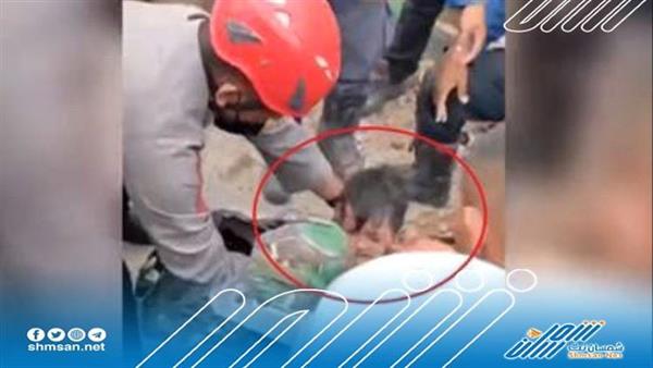 انتشل حياً بعد يومين تحت الأنقاض في إندونيسيا 