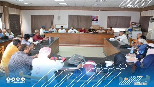 بن جرادي يترأس اجتماعا لروساء أحياء اللجان المجتمعية بمديرية صيرة بعدن