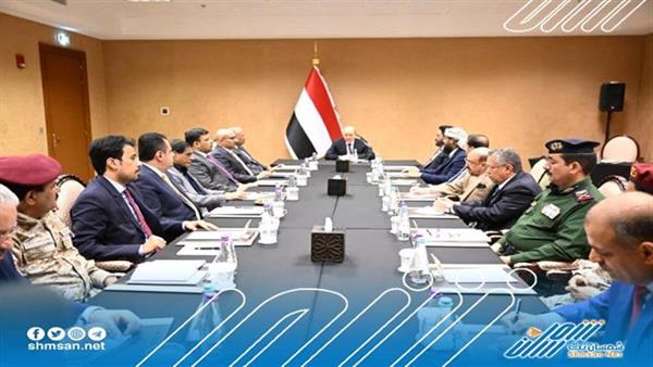 عاجل/ اجتماع رئاسي يجمع اعضاء مجلس القيادة والحكومة ومجلس النواب والشورى يؤكد إنهاء الانقلاب الحوثي